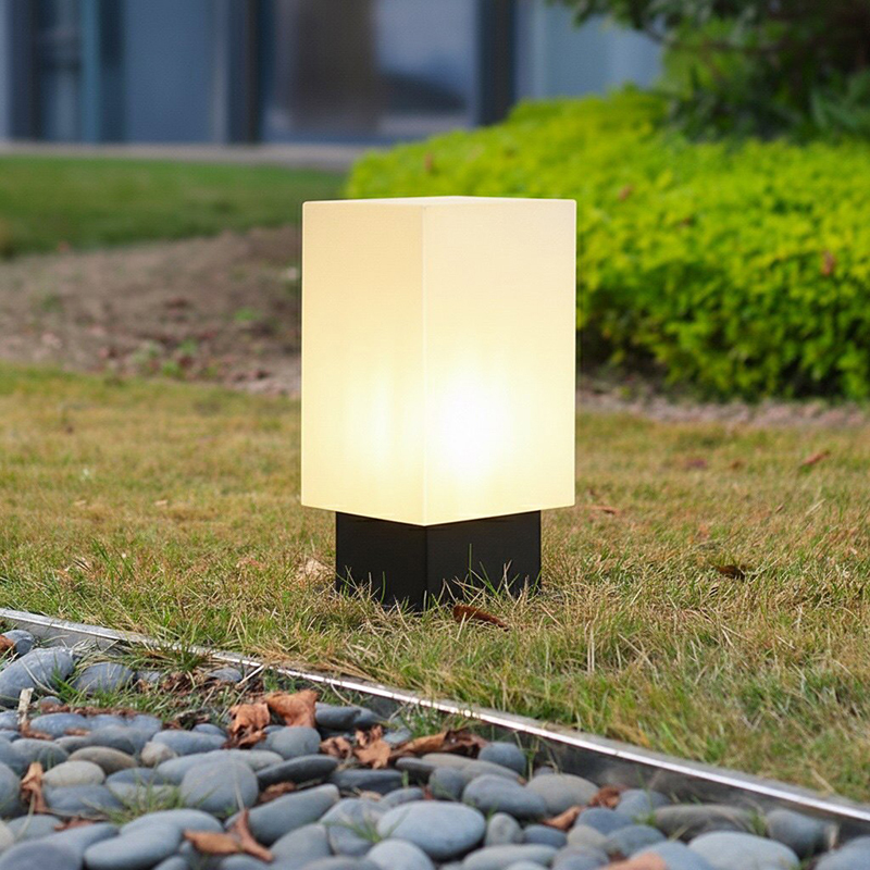 Świecąca lampa podłogowa, sola – Outdoor Lighting Art recenzja i cena